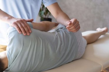 close-up-physiotherapist-helping-patient-with-pain close-up-physiotherapist-helping-patient-with-pain